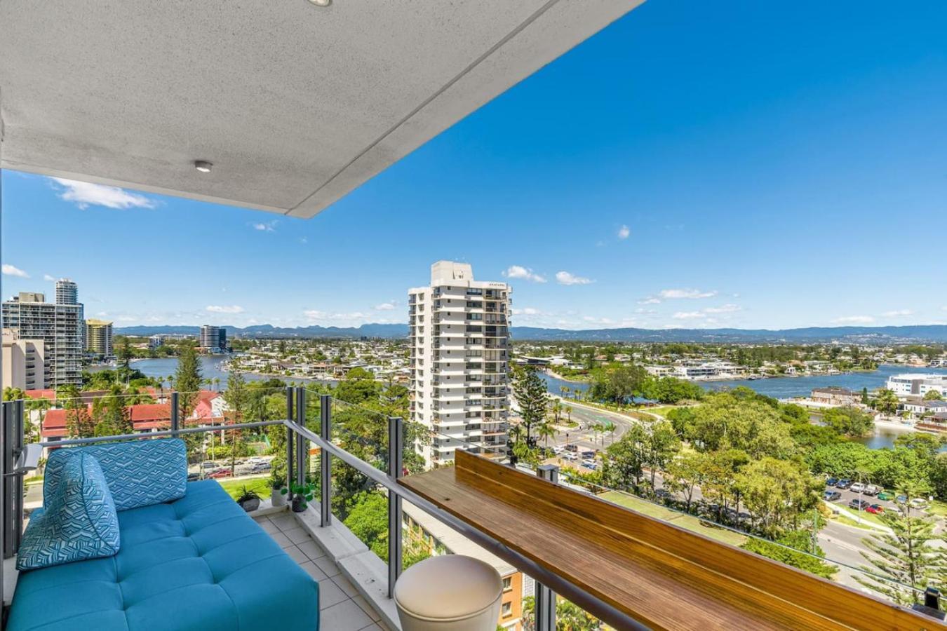 Lovely 1 Bed With Stunning Views Pool
