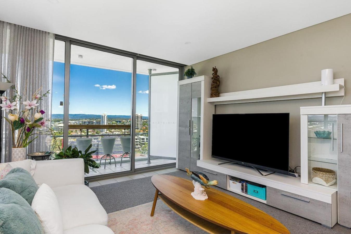 Apartment Lovely 1 Bed With Stunning Views Pool *