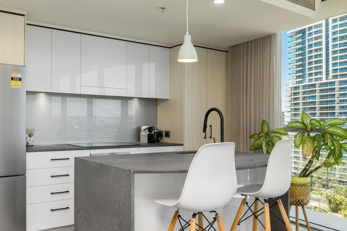 Lovely 1 Bed With Stunning Views Pool * Gold Coast