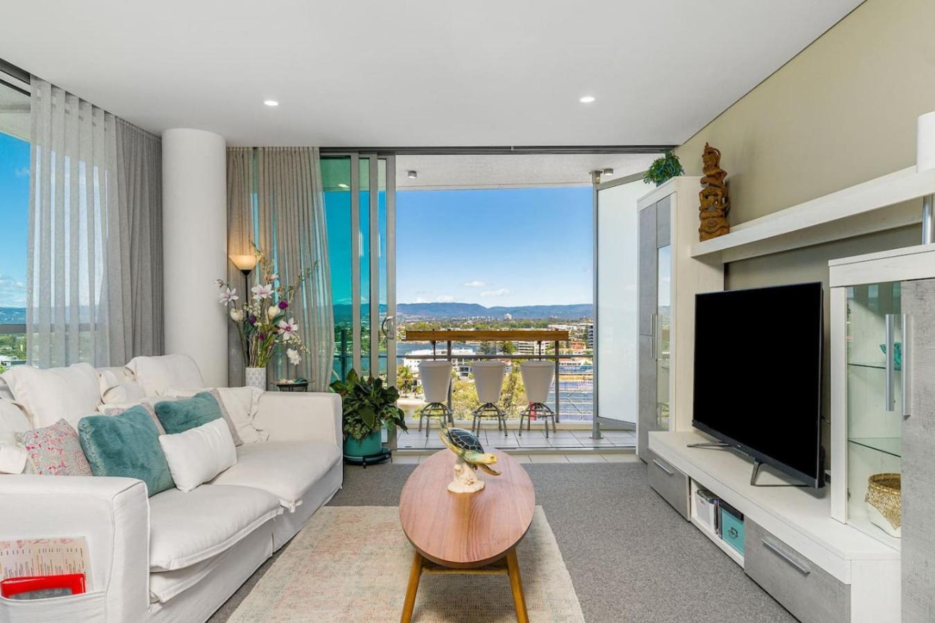 Lovely 1 Bed With Stunning Views Pool *
